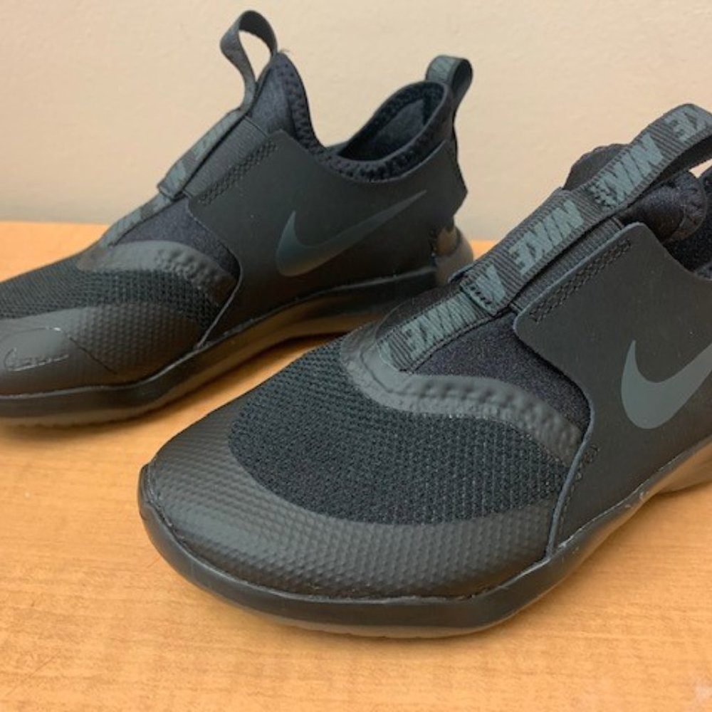 Nike Kids Flex Runner AT4662-003 Black Low Top Slip On Running Shoes NEW 1.5Y